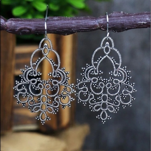 Jewelry - 🍁🍁🍁Silver lace drop earrings with stainless steel hooks
